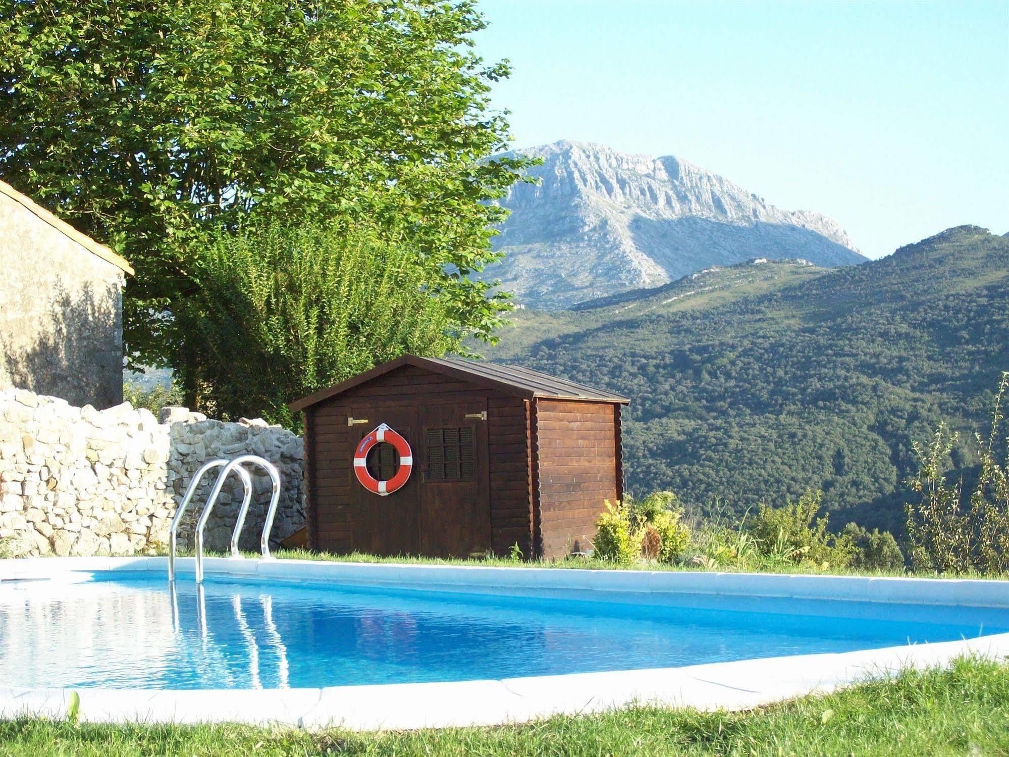 Aire De Ruesga Hotel Екстериор снимка
